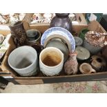 A TRAY OF STUDIO POTTERY TO INCLUDE VASES AND BOWLS