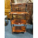 A VICTORIAN MAHOGANY 4 TIER WOT-NOT S/D BOTTOM FOOT ABSENT H-114 W-57 CM