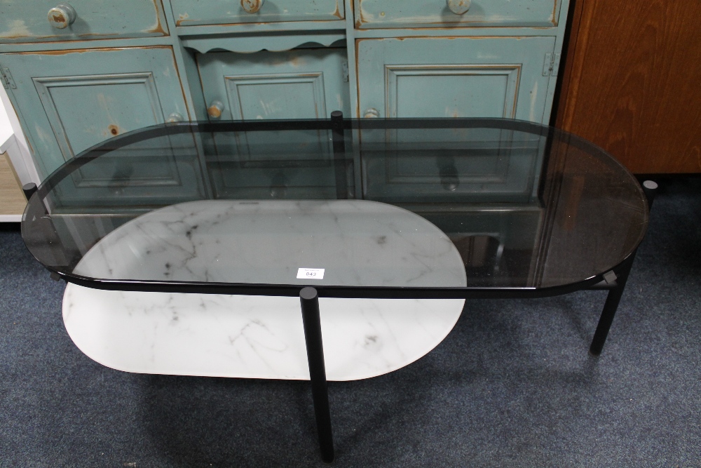 A MODERN OVAL GLASS TOP TABLE - H 45 CM, W 115 CM