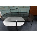 A MODERN OVAL GLASS TOP TABLE - H 45 CM, W 115 CM