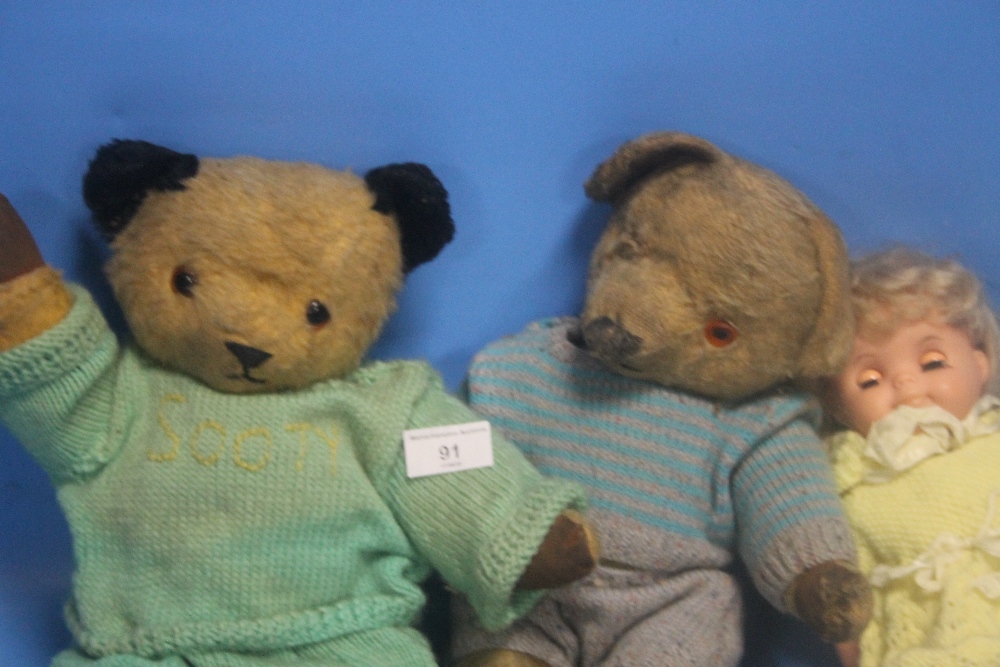 TWO VINTAGE TEDDY BEARS TOGETHER WITH A DOLL - Image 2 of 3