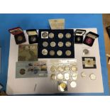 A COLLECTION OF COINS AND TOKENS TO INCLUDE GUERNSEY D DAY 60TH ANNIVERSARY £5 COIN, 2006 PROOF SET,