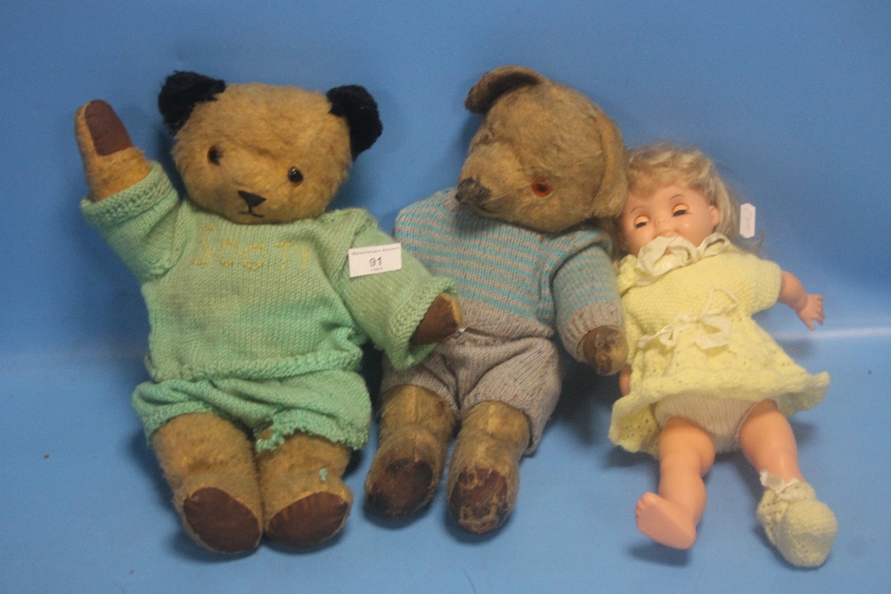 TWO VINTAGE TEDDY BEARS TOGETHER WITH A DOLL