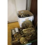 A QUANTITY OF METALWARE TO INCLUDE BRASS (TRAYS NOT INCLUDED)