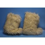A PAIR OF VINTAGE RETRO YETI BOOTS SIZE 44