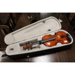 A MODERN 4/4 STUDENTS VIOLIN IN CASE