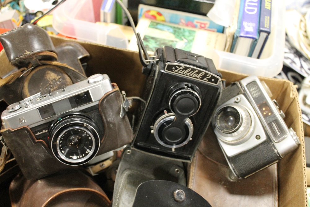 TWO BOXED OF VINTAGE CAMERAS AND ACCESSORIES TO INCLUDE CORONET, NOMO, BROWNIE ETC - Image 2 of 2