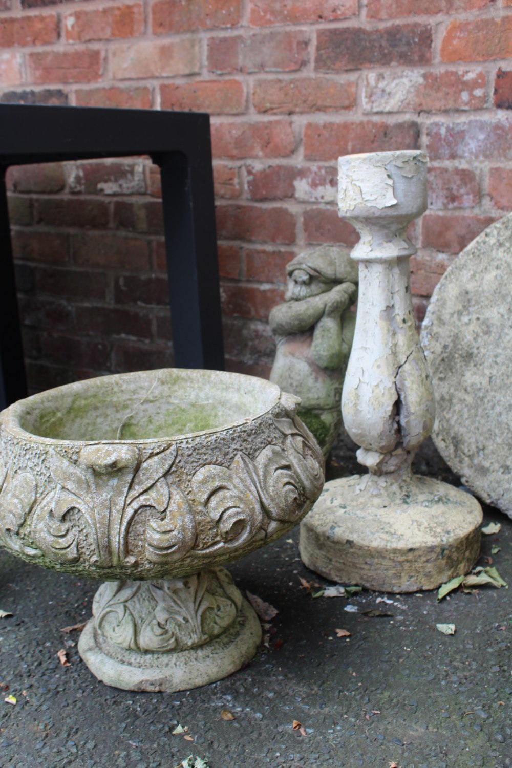 A CONCRETE GARDEN TABLE, PLUS A FIGURE AND PLANTER ON PLINTH (3) - Image 2 of 2