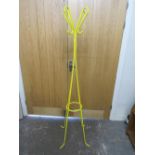 A RETRO STYLE METAL HAT / COAT STAND, H 167 CM