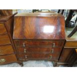 A 20TH CENTURY MAHOGANY BUREAU, W 76.5 CM