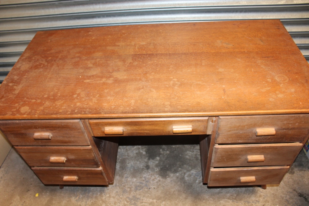 A VINTAGE OAK SEVEN DRAWER DESK - W 123 CM, H 72 CM, D 60.5 M - Image 2 of 3