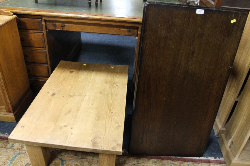 A LARGE STEWART LINFORD BESPOKE BURR ELM AND YEW OVAL DROPLEAF TABLE, with typical gateleg - Image 3 of 3