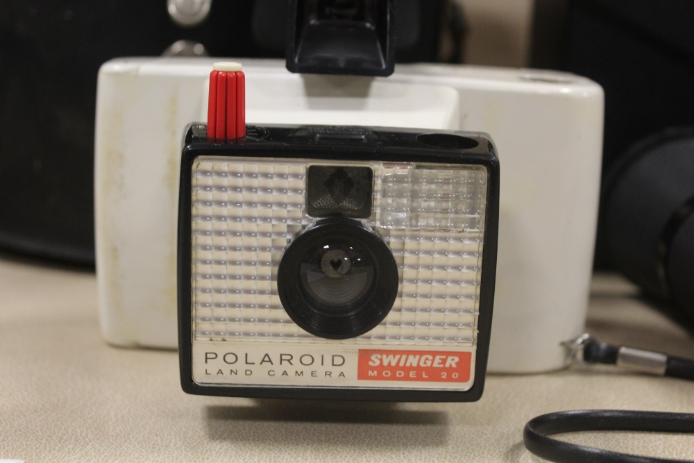 A VINTAGE POLAROID SWINGER MODEL 20 CAMERA TOGETHER WITH A PAIR OF MIRANDA 10 X 50 BINOCULARS - Image 2 of 3