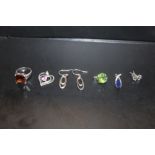 A COLLECTION OF VINTAGE SILVER JEWELLERY TO INC SMOKY QUARTZ DRESS RING, GEMSTONE PENDANTS AND