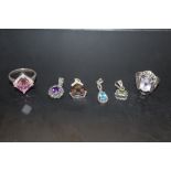 A COLLECTION OF VINTAGE SILVER JEWELLERY TO INC A MARCASITE AMETHYST DRESS RING, GEMSTONE PENDANTS