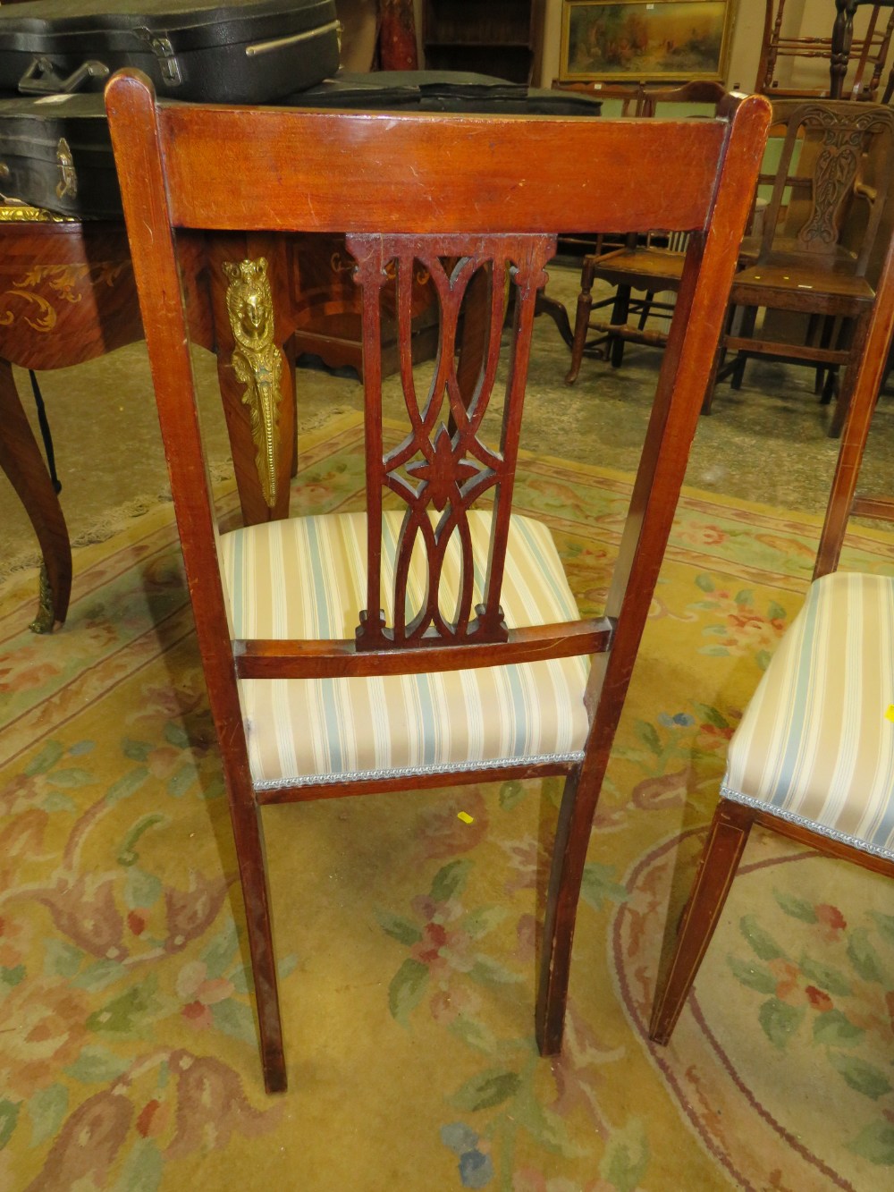 A PAIR OF EDWARDIAN MAHOGANY INLAID BEDROOM CHAIRS - Image 4 of 4