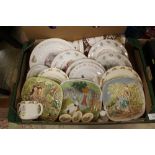 A TRAY OF BEATRIX POTTER CERAMICS TO INCLUDE WEDGWOOD, ROYAL ALBERT ETC.