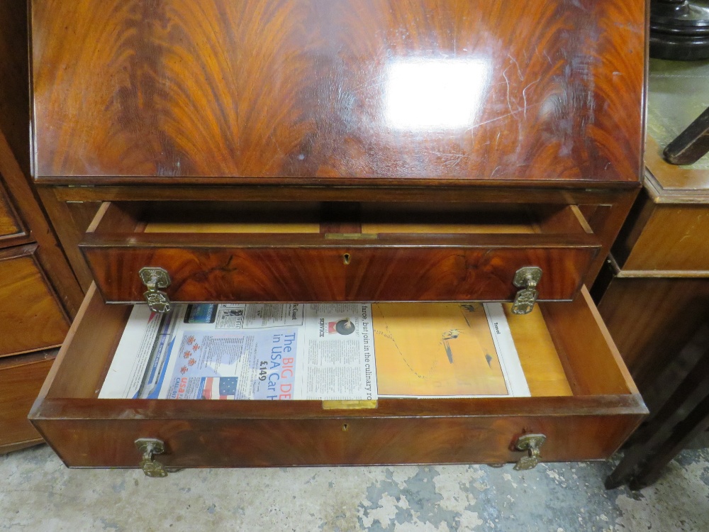 A 20TH CENTURY MAHOGANY BUREAU, W 76.5 CM - Image 4 of 4