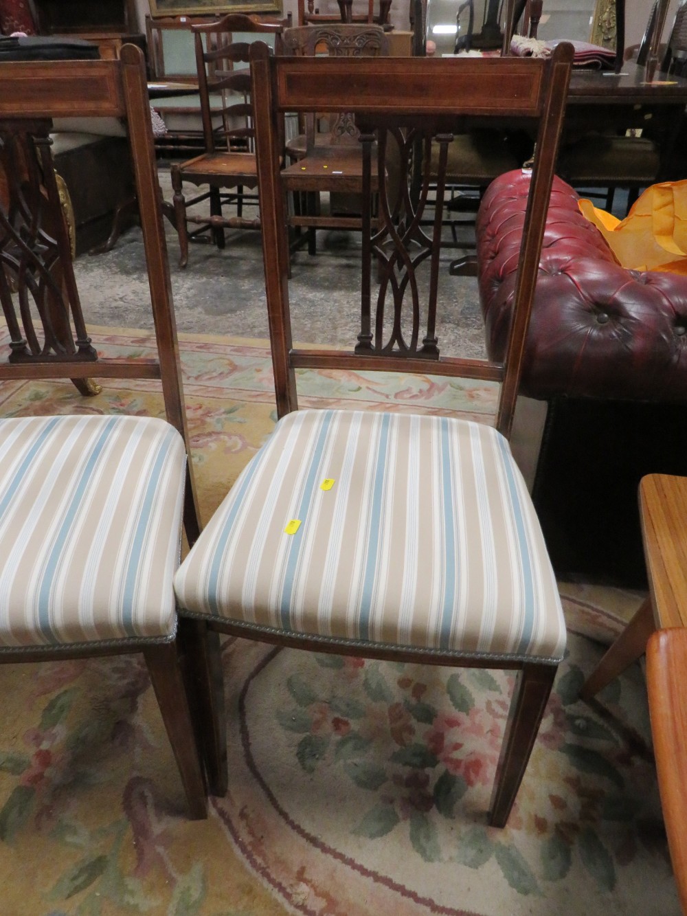 A PAIR OF EDWARDIAN MAHOGANY INLAID BEDROOM CHAIRS - Image 2 of 4