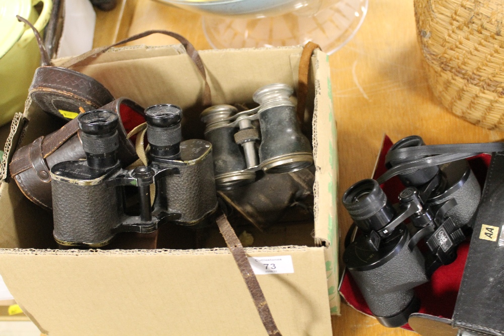 A BOX OF VINTAGE CAMERAS AND BINOCULARS - Image 3 of 3