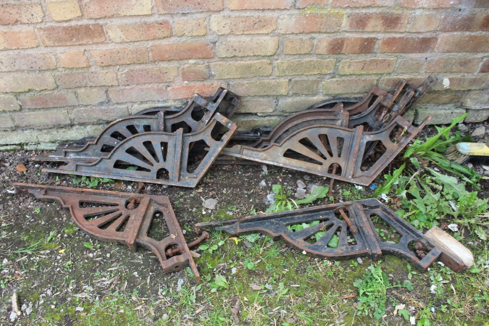 A COLLECTION OF NINE CAST ORANGERY BRACKETS - L 87 CM