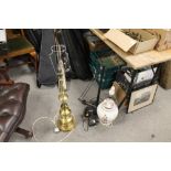 A LARGE BRASS TABLE LAMP TOGETHER WITH A MODERN ANGLE POISE STYLE LAMP (3)