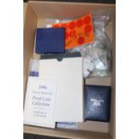 A BOX OF ASSORTED COINS TO INCLUDE A 1996 PROOF SET, 2004 UNCIRCULATED COIN COLLECTION, WORLD