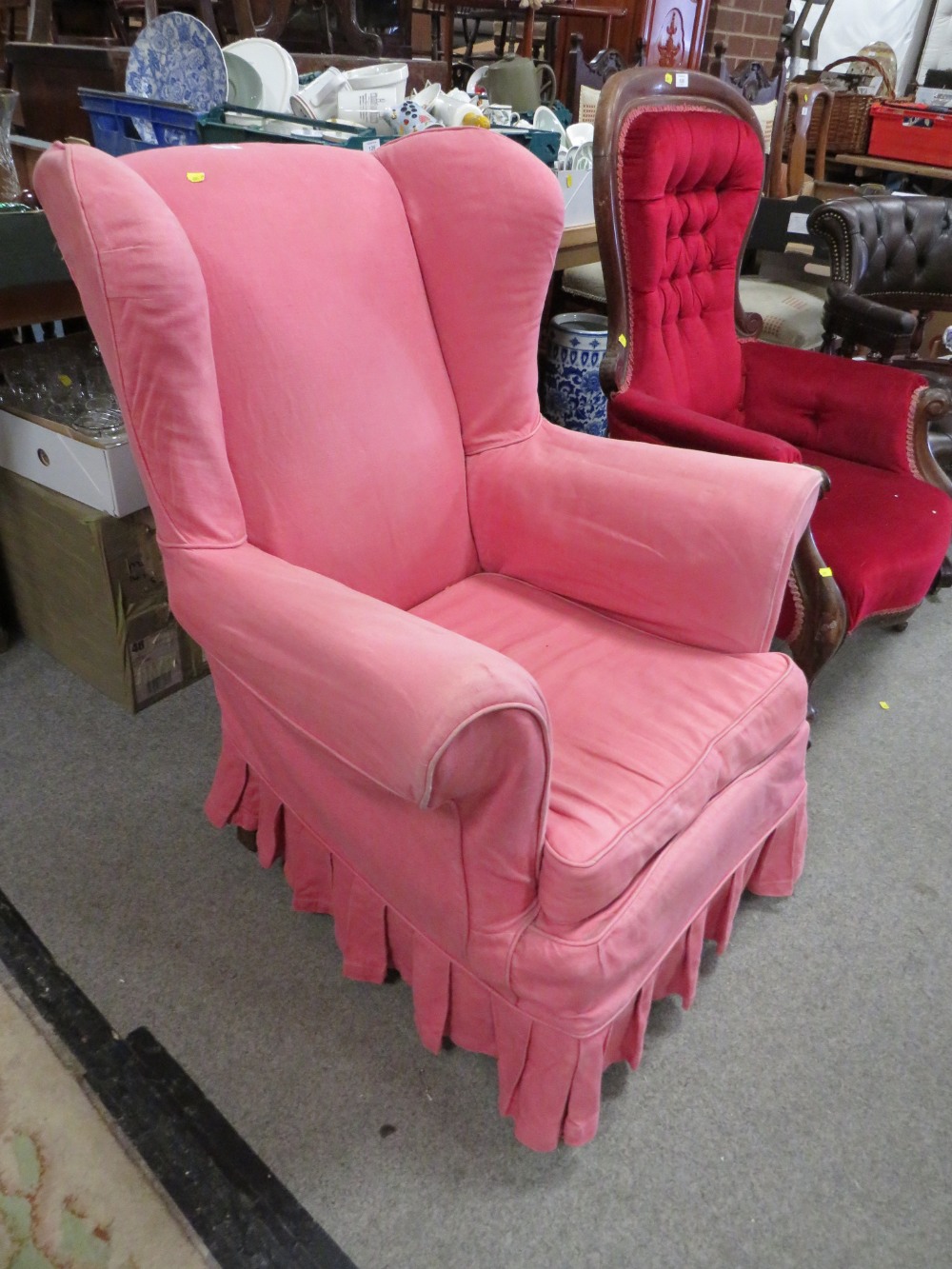 A VINTAGE UPHOLSTERED COUNTRY HOUSE STYLE ARMCHAIR - Image 2 of 2