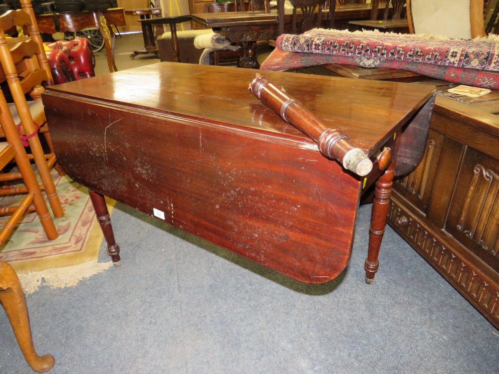 A GEORGIAN MAHOGANY PEMBROKE TABLE A/F