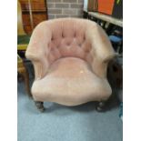 AN EDWARDIAN UPHOLSTERED TUB CHAIR