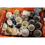 A TRAY OF ASSORTED MUGS TO INCLUDE STUDIO POTTERY EXAMPLES, SPONGEWARE, ETC