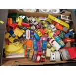 A TRAY OF PLAYWORN DIECAST TOY CARS TO INCLUDE MATCHBOX STREETKINGS CORGI ETC