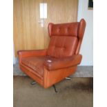 A DANISH MID CENTURY LEATHER SWIVEL ARMCHAIR BY SVEND SKIPPER