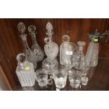 A COLLECTION OF GLASSWARE TO INCLUDE DECANTERS, ETCHED GLASSWARE ETC