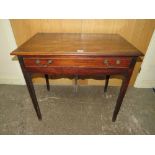 A GEORGIAN MAHOGANY SIDE TABLE WITH SINGLE DRAWER APPROX -W-84 CM