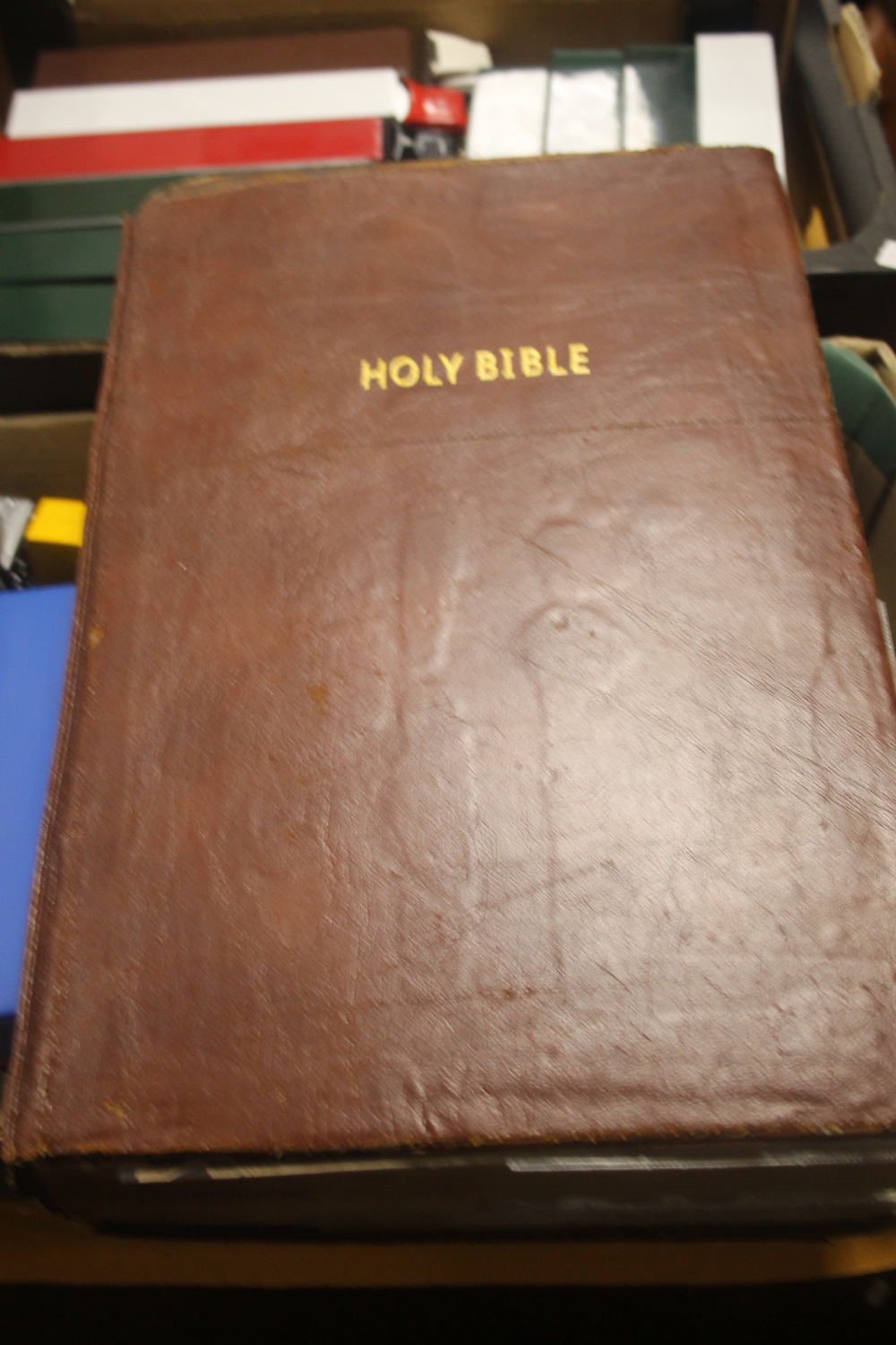 AN 18TH CENTURY HOLY BIBLE WITH APOCRYPHA, PRINTED BY T. WRIGHT & W. GILL, 1770, REBOUND IN LEATHER