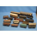 FIFTEEN PIECES OF ROLLING STOCK AND CARRIAGES, to include Hornby