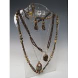 A 925 SILVER AND POLISHED AGATE BEAD NECKLACE WITH AMMONITE PENDANT, together with a polished