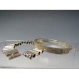 AN UNUSUAL VINTAGE DESIGNER STYLE SILVER BRACELET MARKED 925, L 20 cm, together with a hallmarked