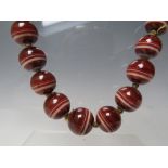 A HAND KNOTTED BANDED AGATE GRADUATED BEAD NECKLACE, L 48 cmProvenance: The Estate of the late
