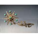 A HALLMARKED 9CT GOLD STARBURST EFFECT SEED PEARL AND AGATE CABOCHON SET BROOCH, W 4 cm, together