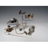 A SMALL JEWELLERY CASE AND CONTENTS, to include a selection of silver and white items comprising a