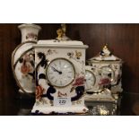 A COLLECTION OF MASON'S MANDALAY MANTLE CLOCKS AND LAMPS (5)