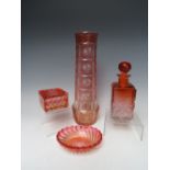 A GRADUATED PINK GLASS SCENT BOTTLE AND STOPPER, H 16 cm, plus a matching lidded trinket box and