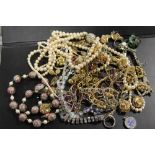 A BAG OF COSTUME JEWELLERY TO INC WEDDING CAKE BEADS