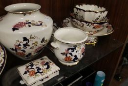 A COLLECTION OF LARGE PIECES OF MASON'S MANDALAY TO INCLUDE A COMPORTS AND BOWLS