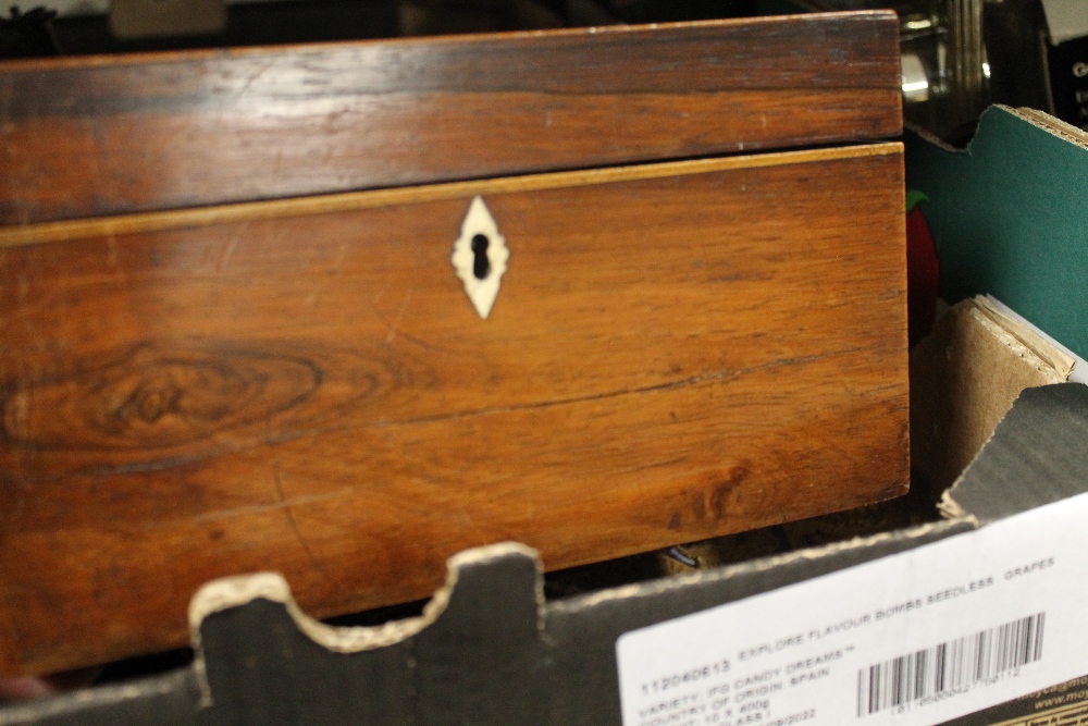 THREE SMALL TRAYS OF ASSORTED SUNDRIES TO INCLUDE A WOODEN TEA CADDY ETC - Image 3 of 4