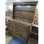 A MID 20TH CENTURY CARVED OAK DRESSER W-124 CM