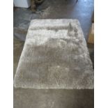 A LARGE MODERN PLUSH RUG 120 X 170 CM