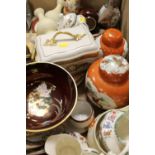 A TRAY OF ASSORTED CERAMICS TO INCLUDE A PAIR OF WEDGWOOD YELLOW JASPERWARE BUD VASES